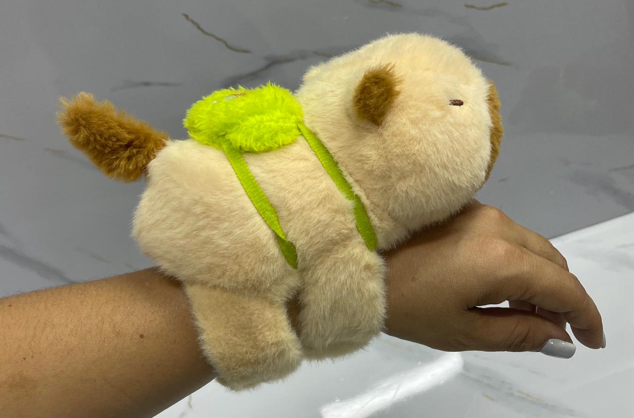 🦦PELUCHE CAPYBARA COLGANTE DE MANO🦦