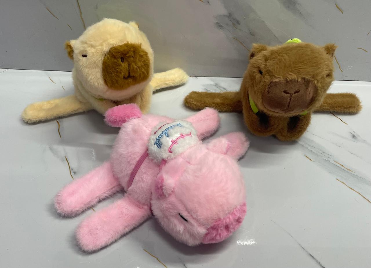 🦦PELUCHE CAPYBARA COLGANTE DE MANO🦦